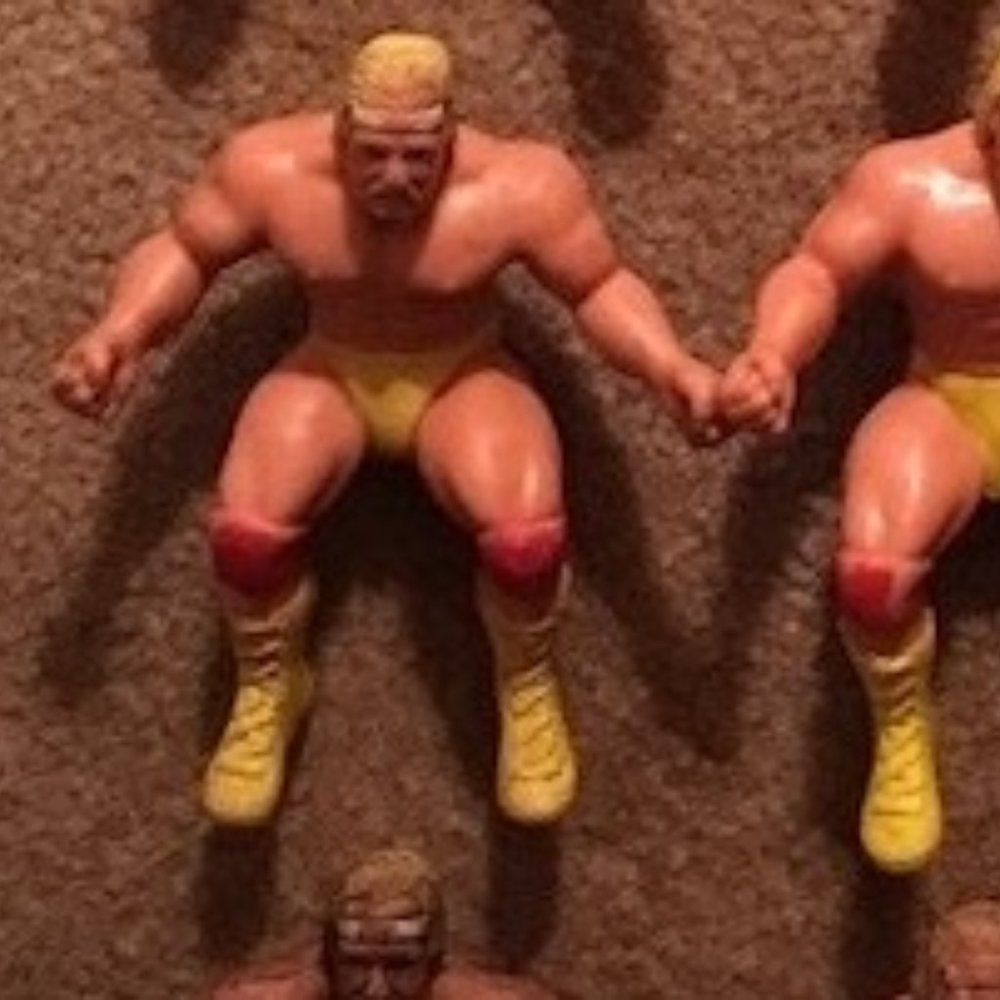HULK HOGAN THUMB WRESTLER